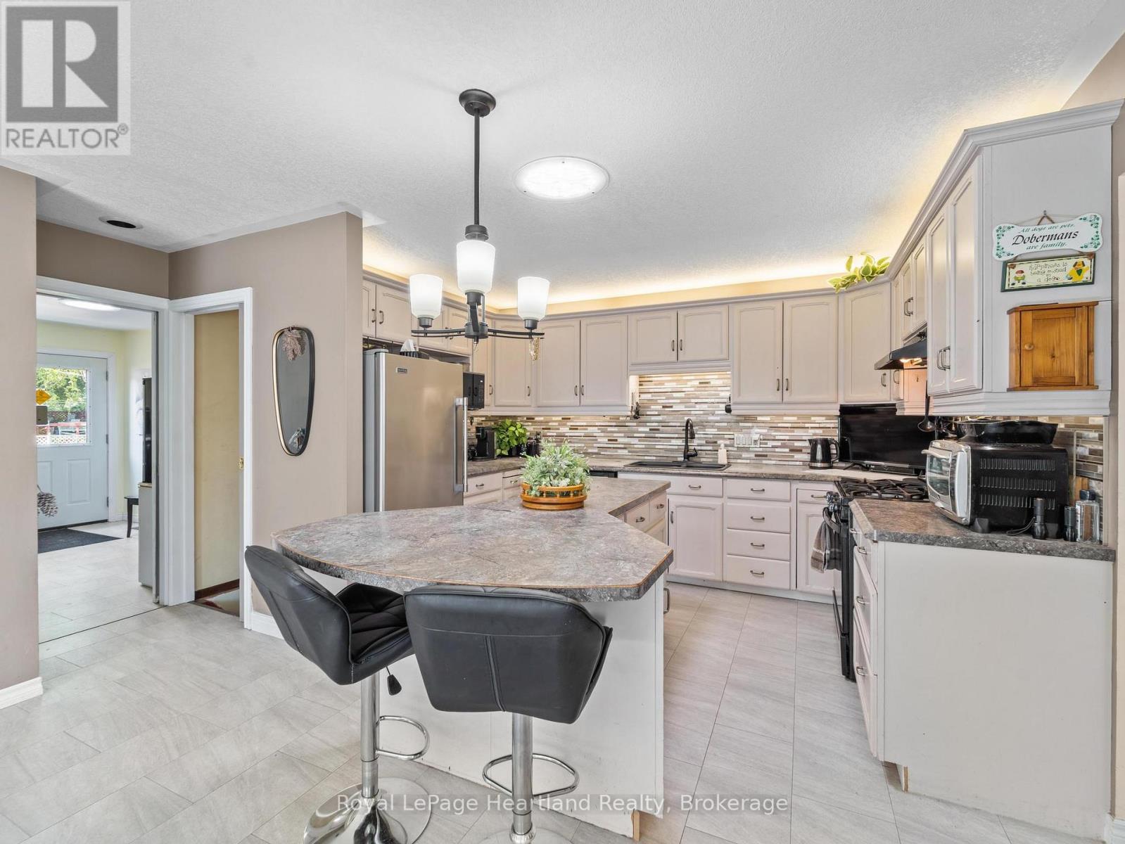 366 Suncoast Drive W, Goderich, Ontario  N7A 4B8 - Photo 10 - X12313524