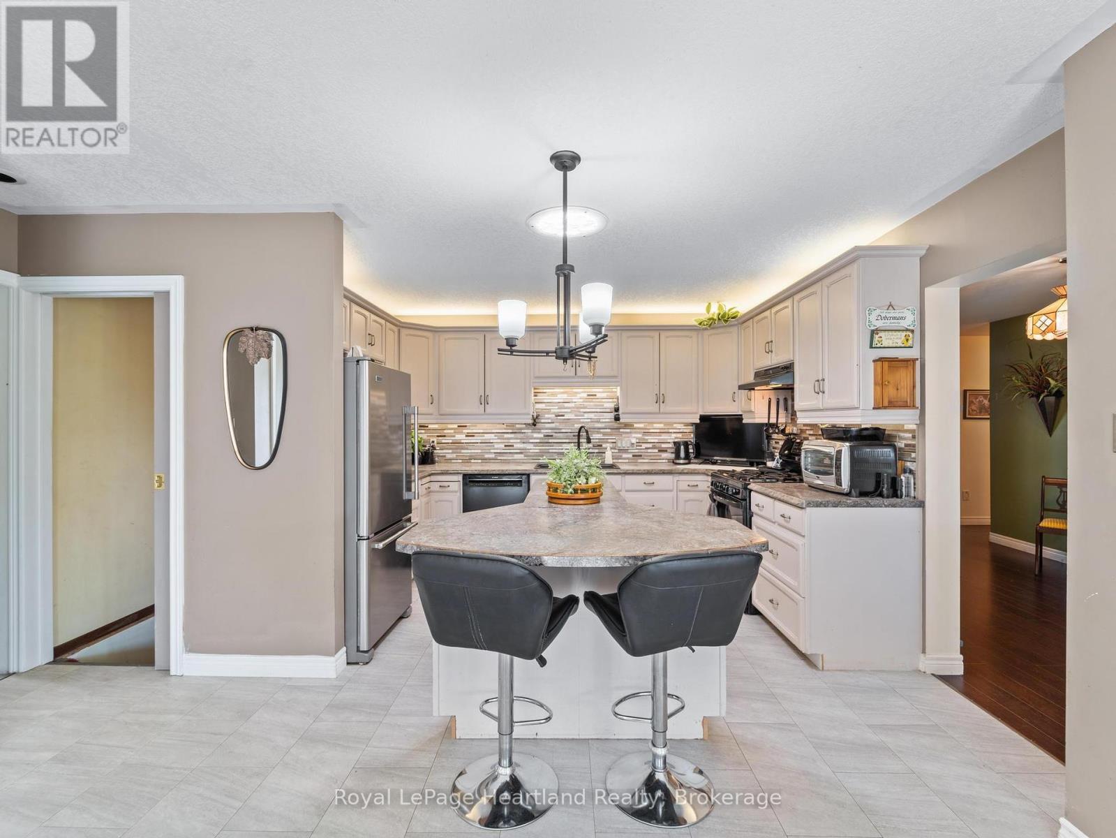 366 Suncoast Drive W, Goderich, Ontario  N7A 4B8 - Photo 11 - X12313524