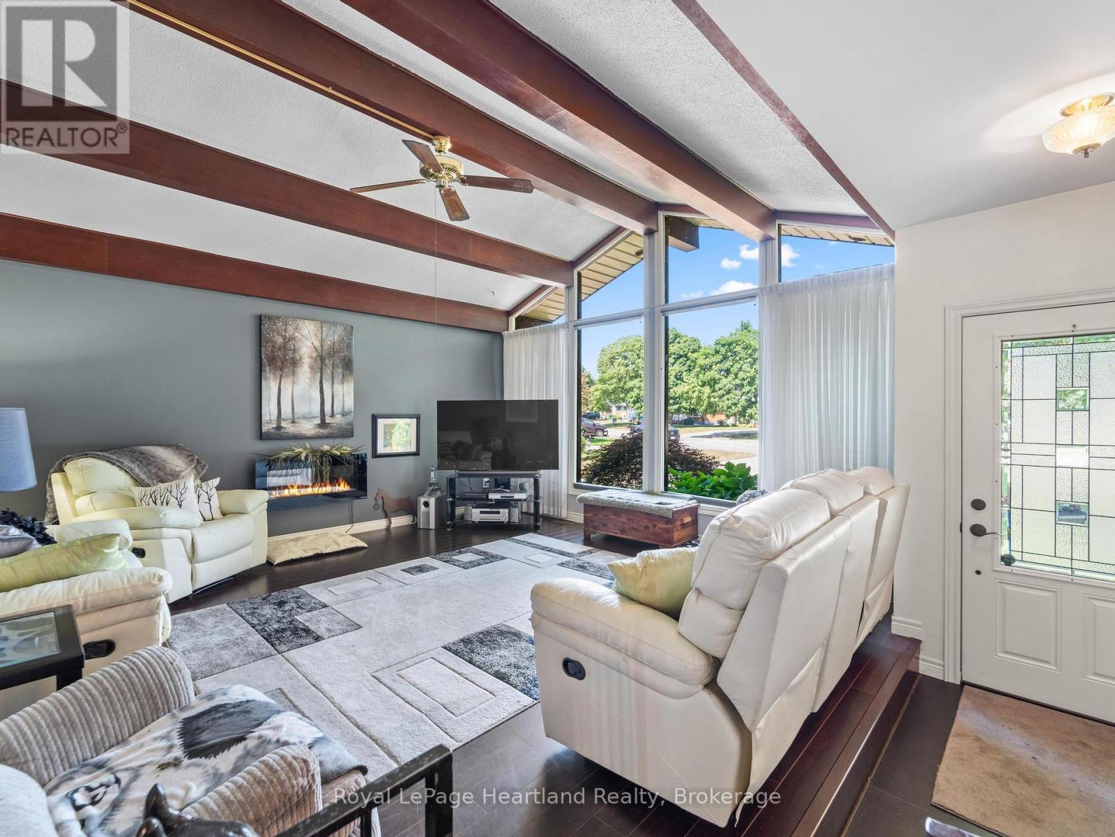 Property at 366 SUNCOAST DRIVE W image 4