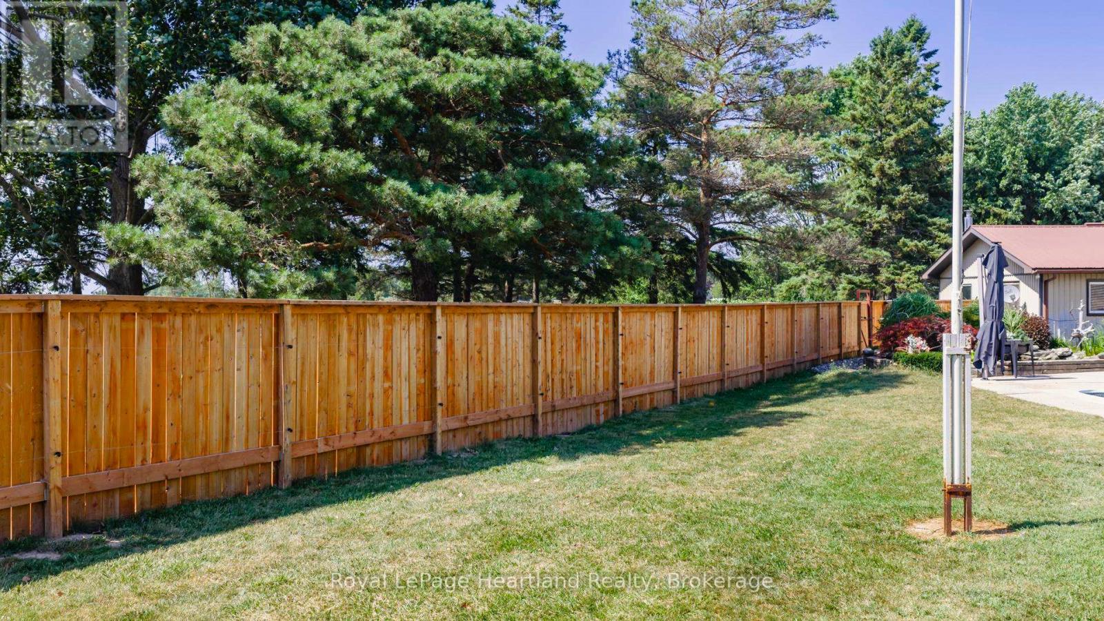 366 Suncoast Drive W, Goderich, Ontario  N7A 4B8 - Photo 45 - X12313524
