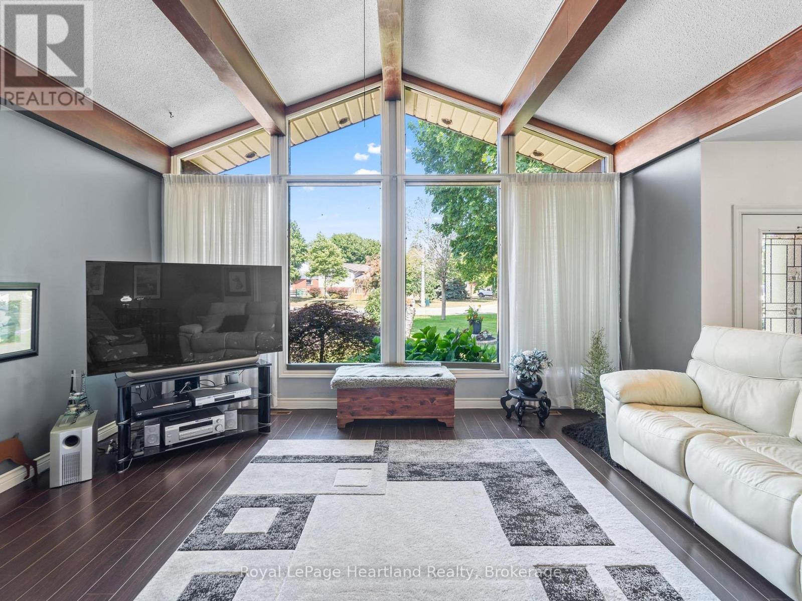 Property at 366 SUNCOAST DRIVE W image 5
