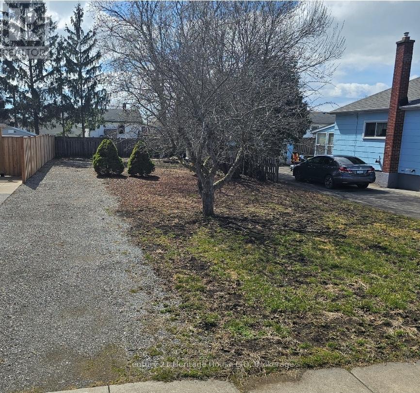 194 Neff Street, Port Colborne, Ontario  L3K 3T6 - Photo 2 - X12251727