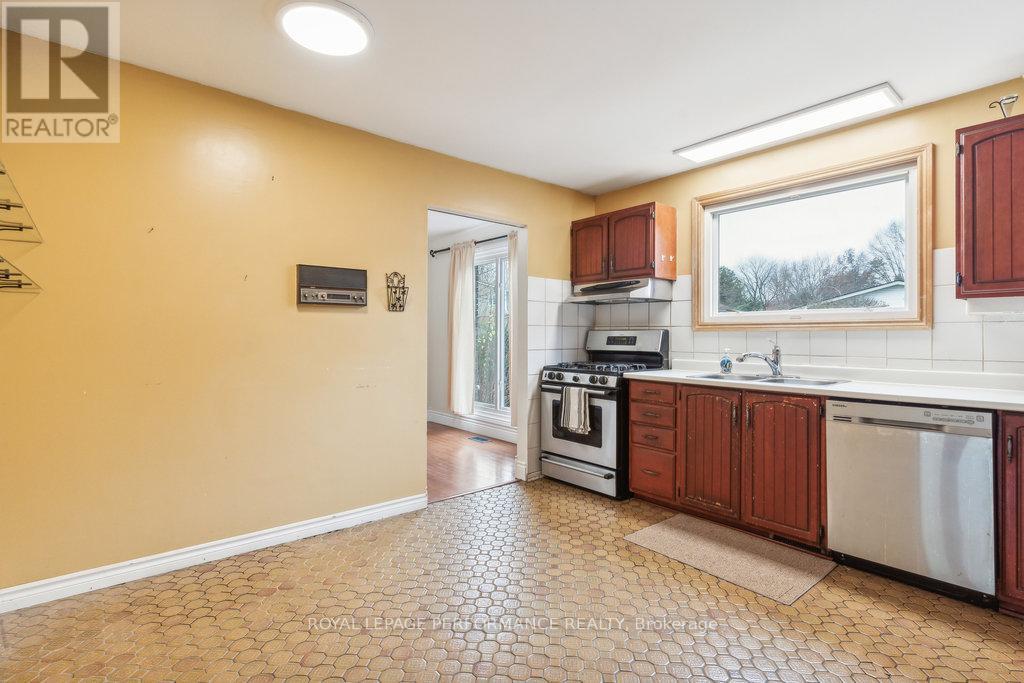 1932 Marquis Avenue, Ottawa, Ontario  K1J 8J2 - Photo 13 - X12313572