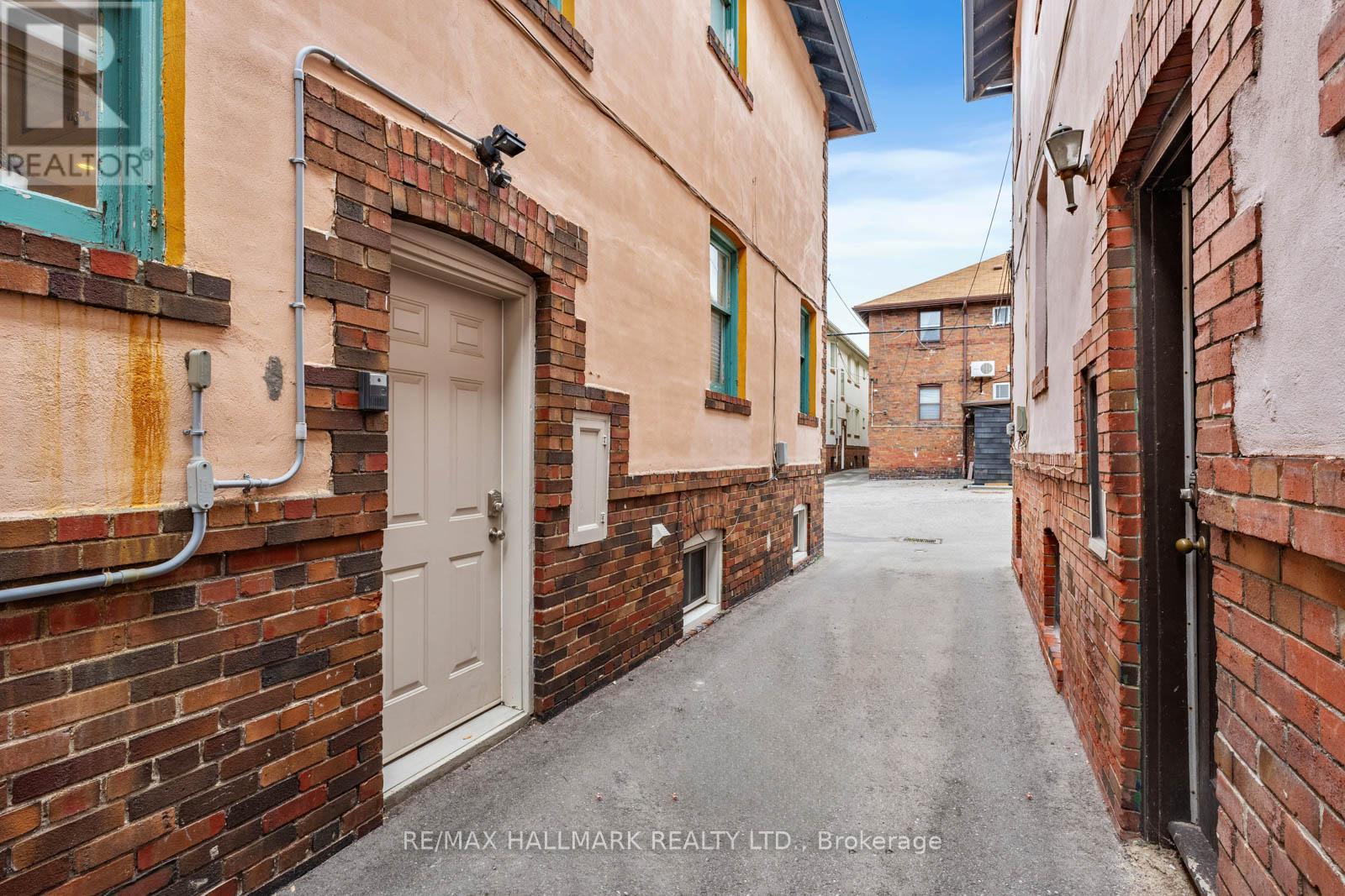Main - 24 Hammersmith Avenue, Toronto, Ontario  M4E 2W4 - Photo 30 - E12313470