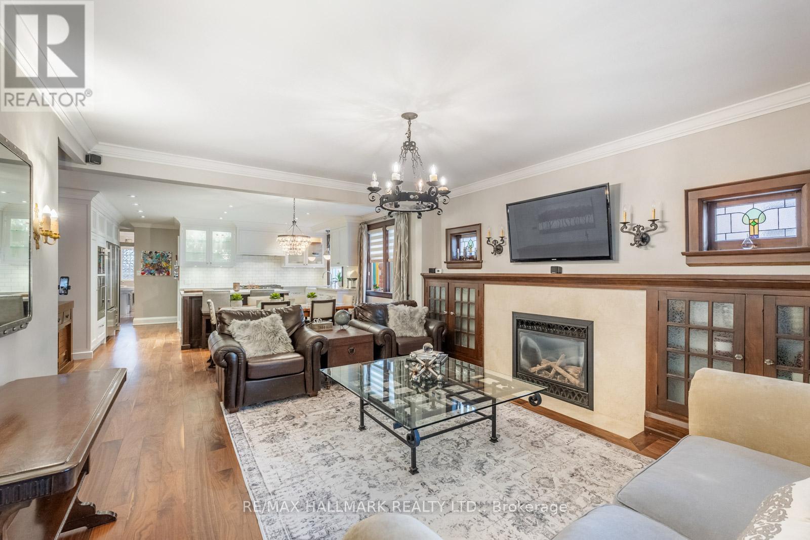 Main - 24 Hammersmith Avenue, Toronto, Ontario  M4E 2W4 - Photo 4 - E12313470