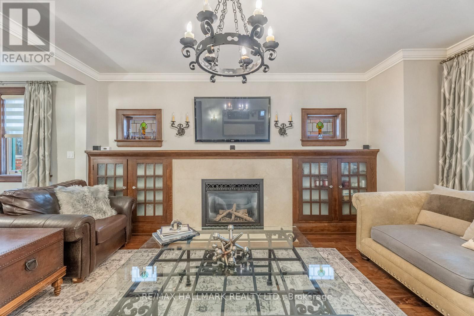 Main - 24 Hammersmith Avenue, Toronto, Ontario  M4E 2W4 - Photo 5 - E12313470