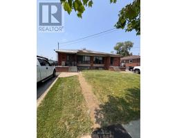 8 THISTLE DOWN BOULEVARD, Toronto, Ontario