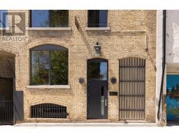 18 GLOUCESTER LANE, Toronto, Ontario