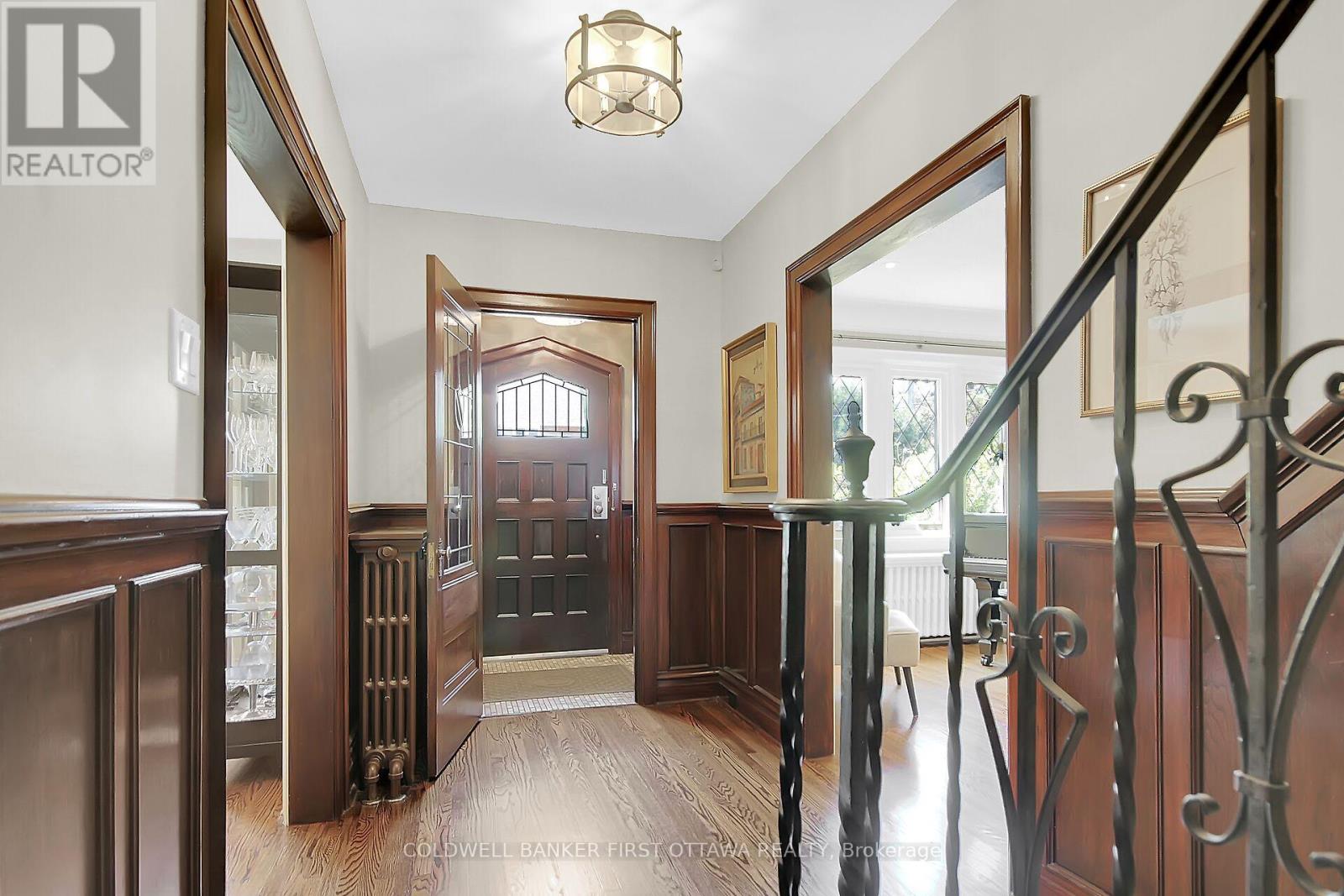 Property at 381 HURON AVENUE S image 4