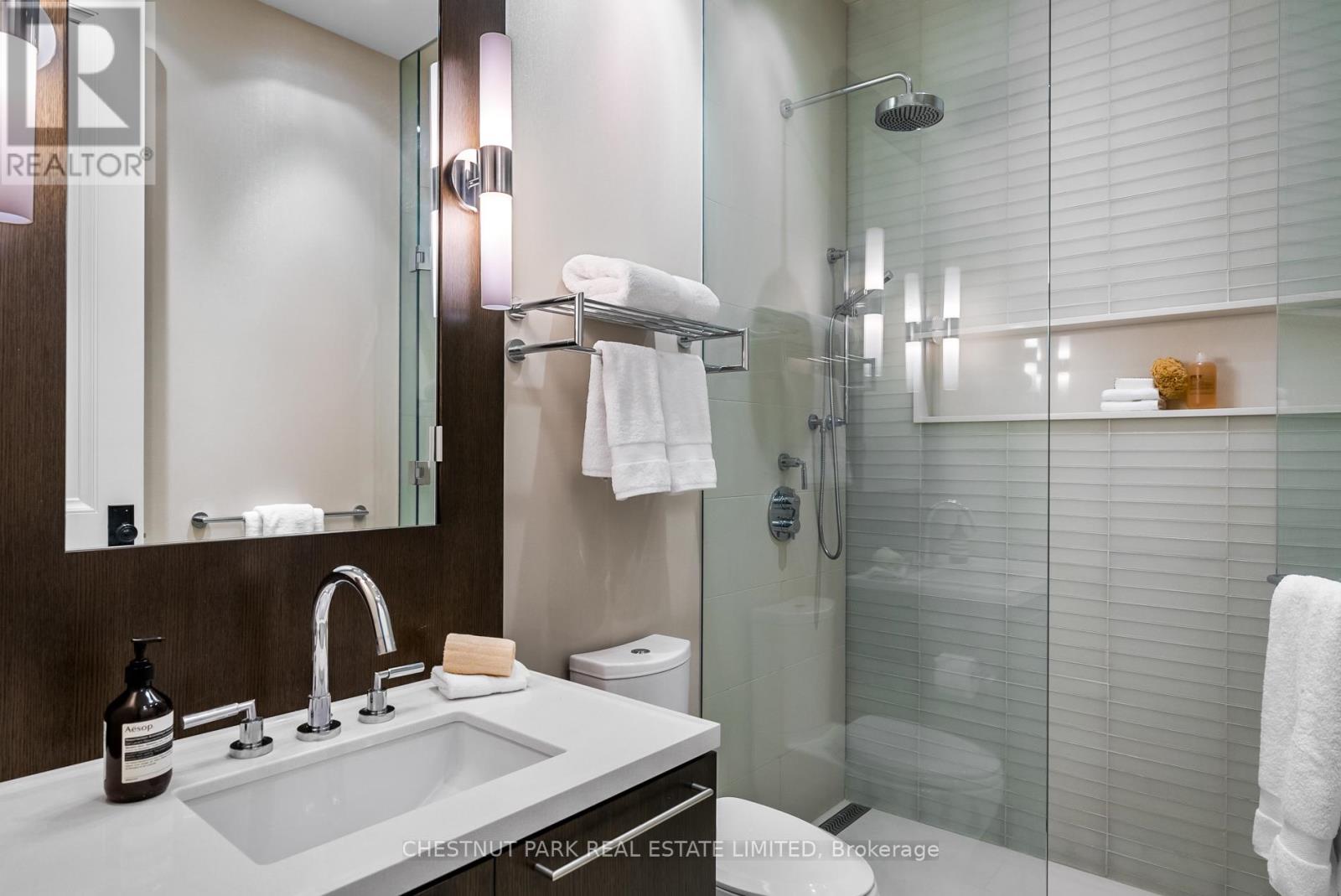 310 Palmerston Boulevard, Toronto, Ontario  M6G 2N5 - Photo 34 - C12313549