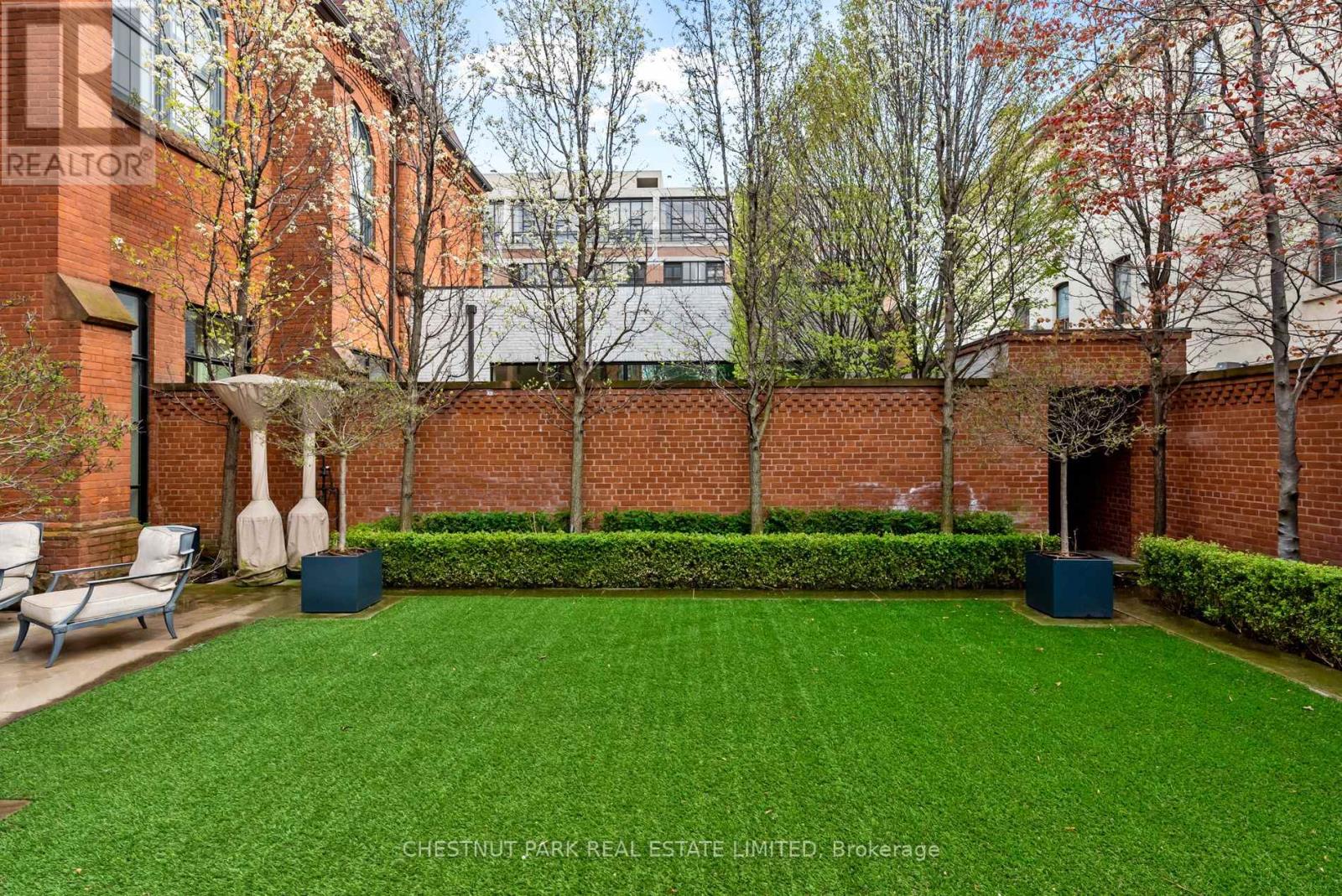 310 Palmerston Boulevard, Toronto, Ontario  M6G 2N5 - Photo 42 - C12313549