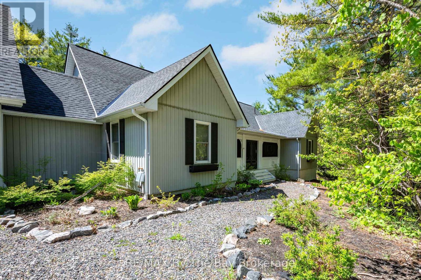 261 Kim T Lane, Georgian Bay, Ontario  L0K 1S0 - Photo 9 - X12164738