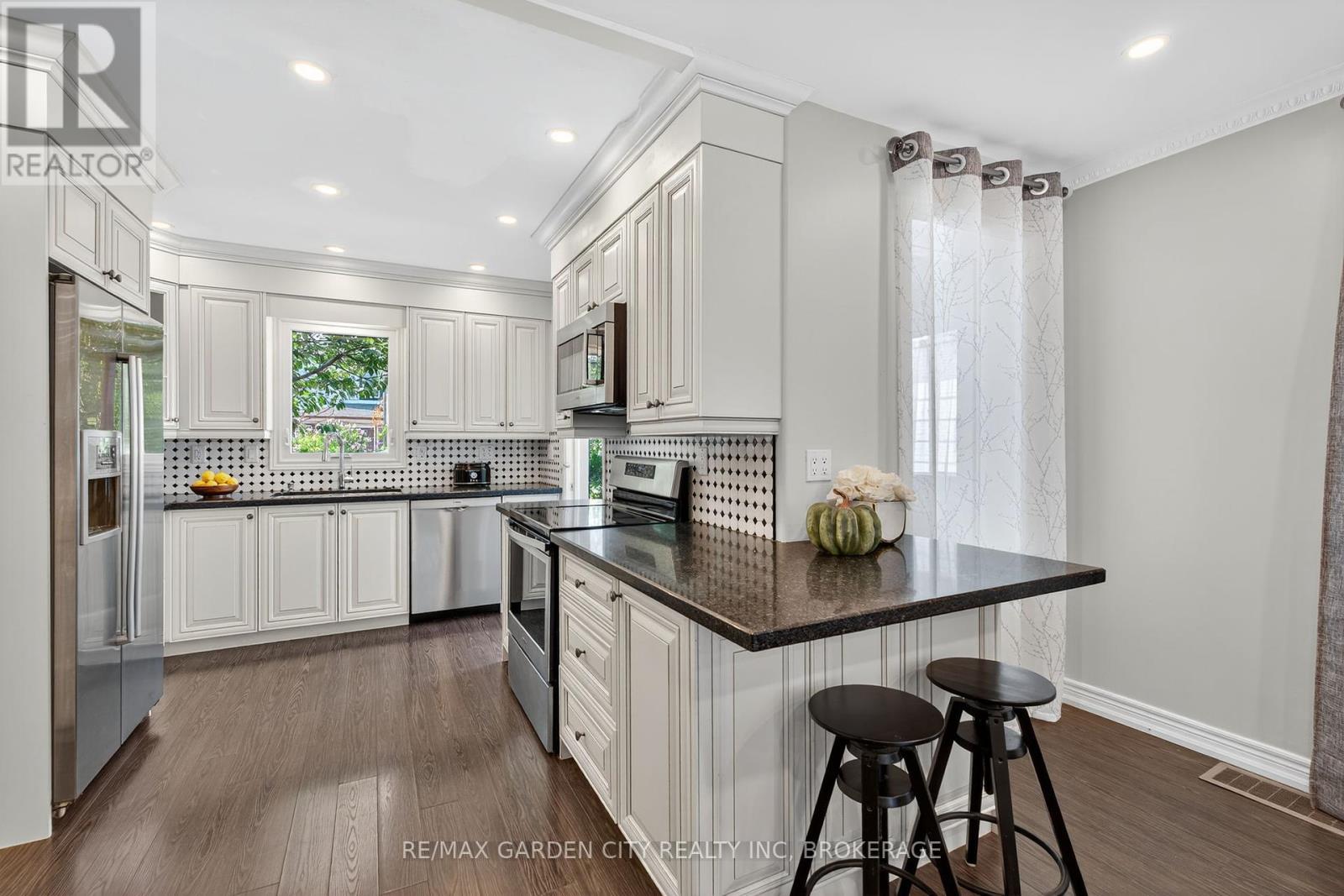 133 Connaught Avenue, Hamilton (Stripley), Ontario  L8L 6Z2 - Photo 10 - X12313634