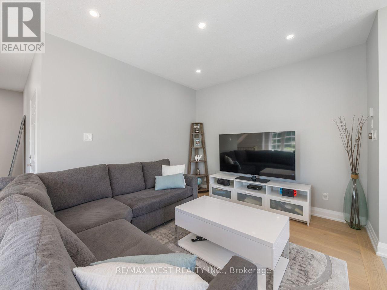 60 Utopia Way, Brampton, Ontario  L6P 0X1 - Photo 15 - W12302381