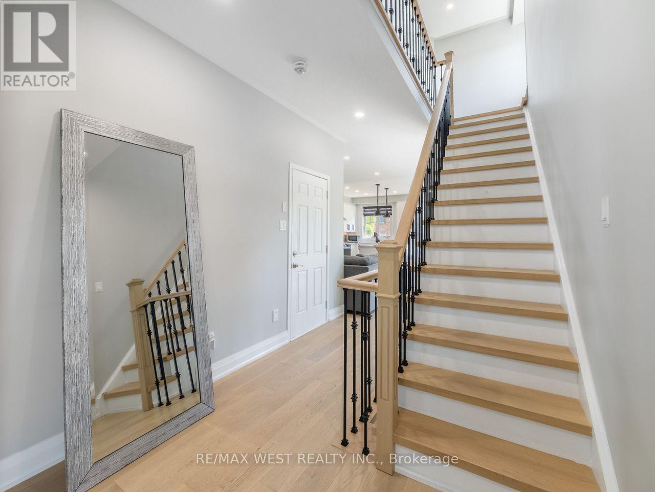 60 Utopia Way, Brampton, Ontario  L6P 0X1 - Photo 9 - W12302381