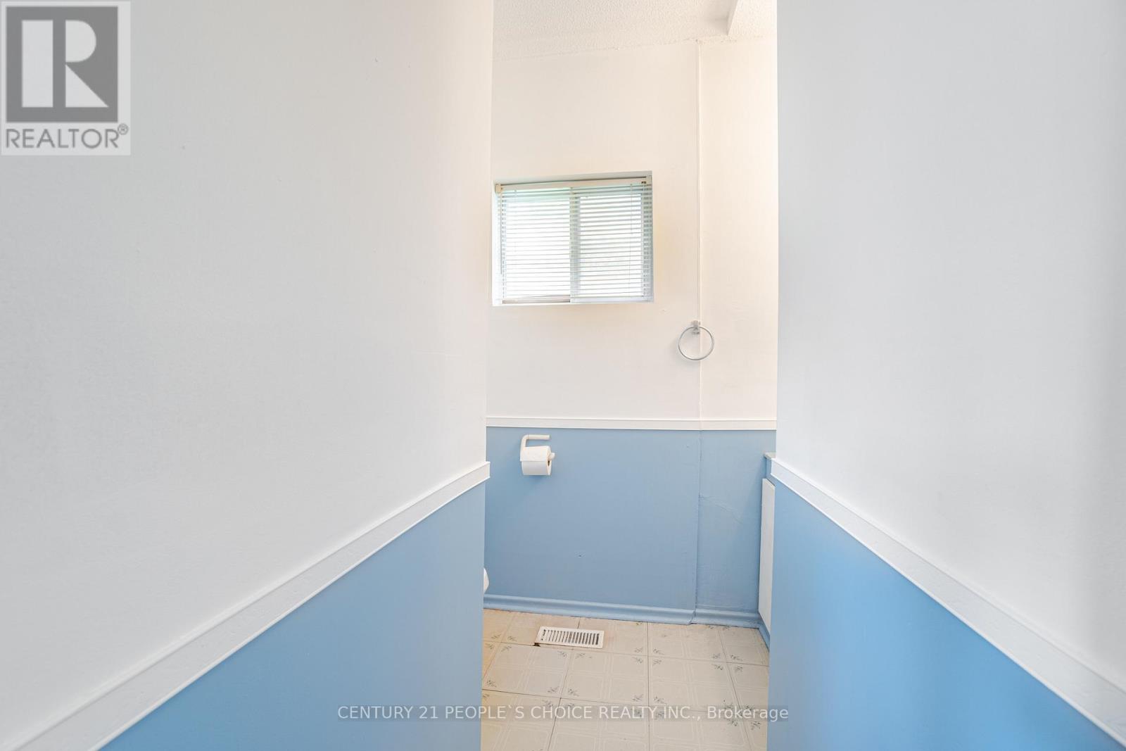 1022 Edgeleigh Avenue, Mississauga, Ontario  L5E 2G1 - Photo 21 - W12313547