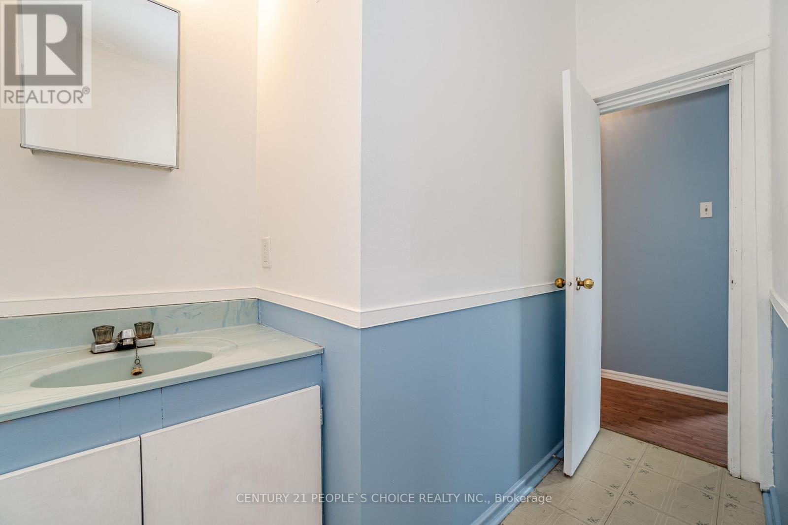 1022 Edgeleigh Avenue, Mississauga, Ontario  L5E 2G1 - Photo 22 - W12313547
