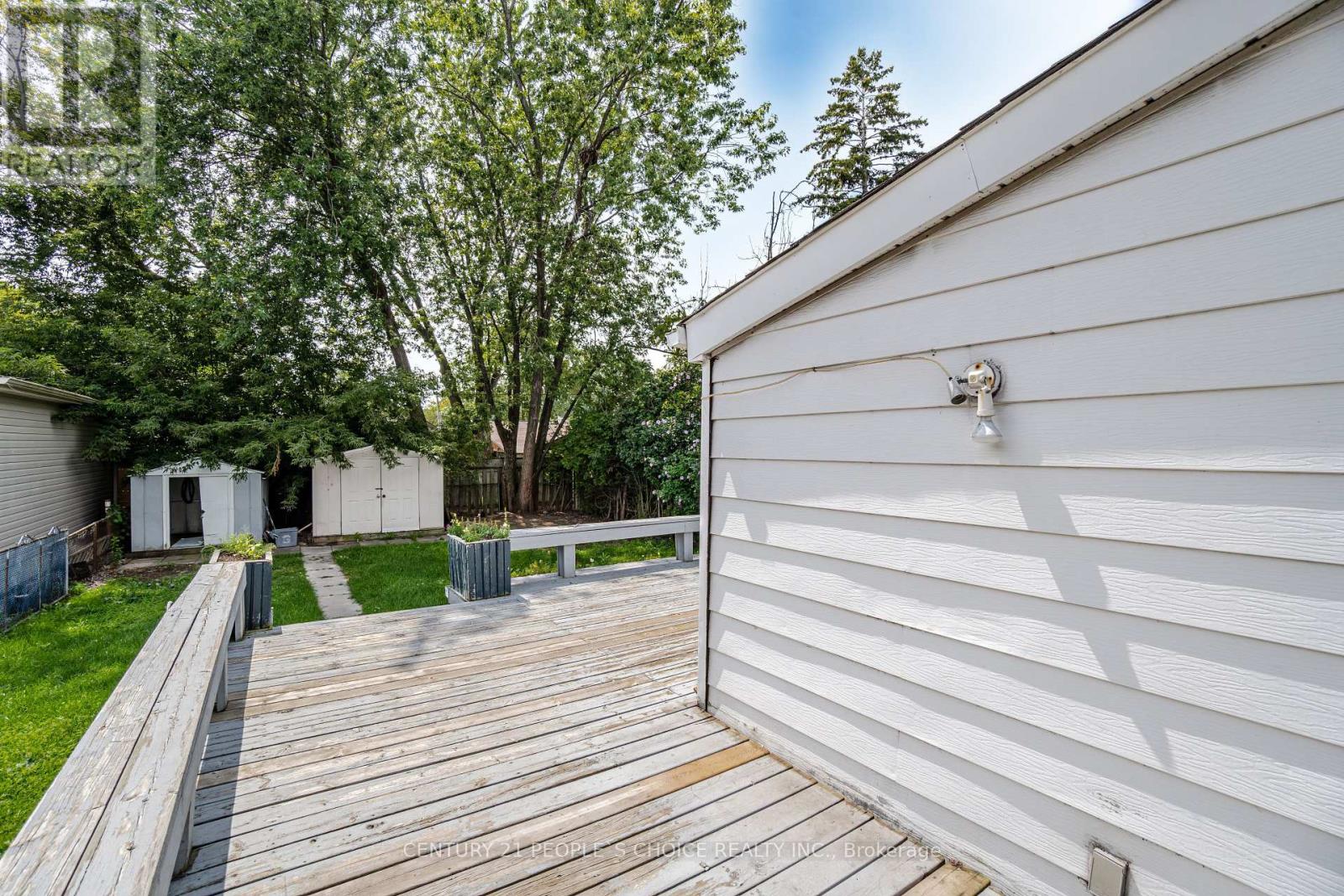 1022 Edgeleigh Avenue, Mississauga, Ontario  L5E 2G1 - Photo 25 - W12313547