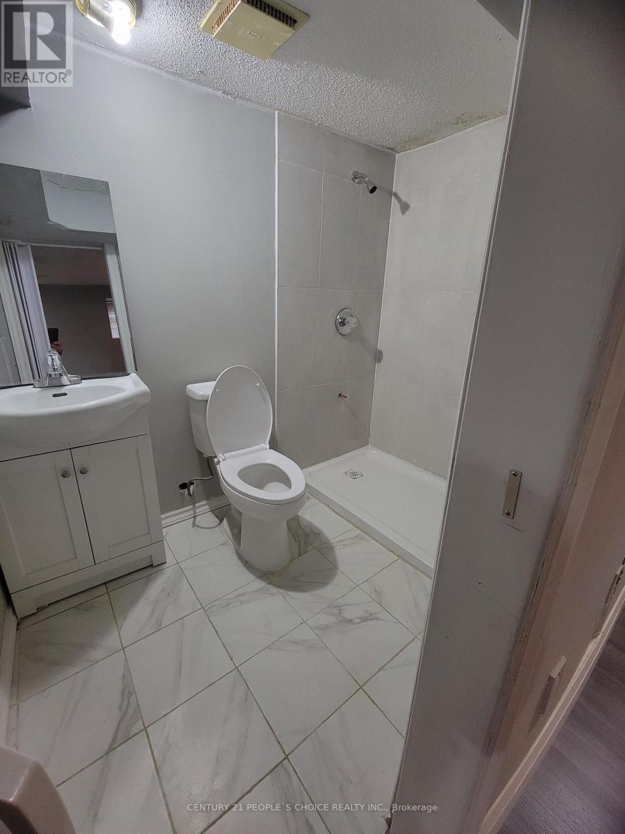 1022 Edgeleigh Avenue, Mississauga, Ontario  L5E 2G1 - Photo 31 - W12313547
