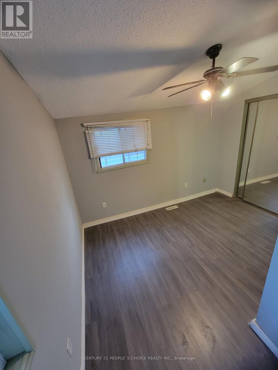 1022 Edgeleigh Avenue, Mississauga, Ontario  L5E 2G1 - Photo 34 - W12313547
