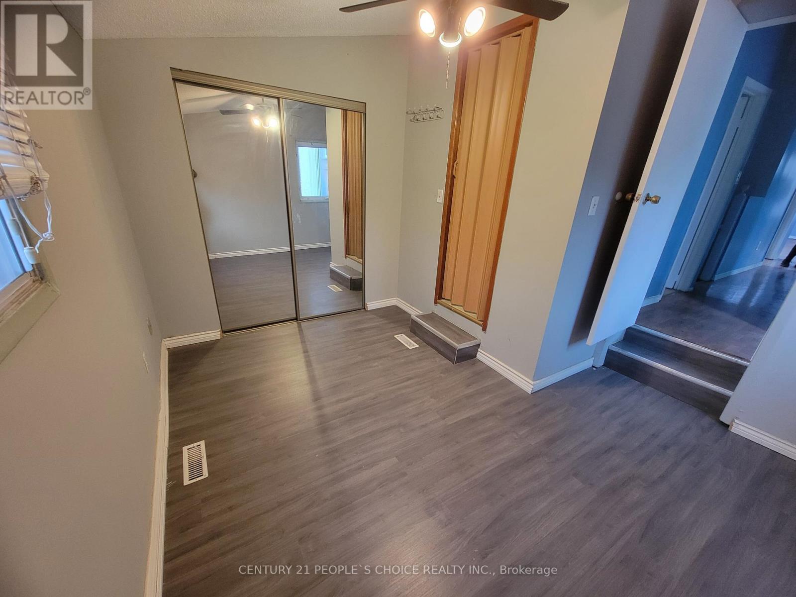 1022 Edgeleigh Avenue, Mississauga, Ontario  L5E 2G1 - Photo 35 - W12313547