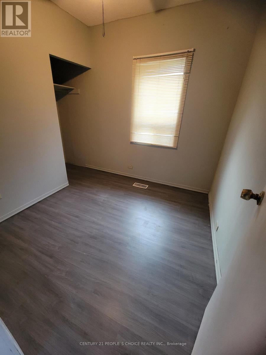 1022 Edgeleigh Avenue, Mississauga, Ontario  L5E 2G1 - Photo 36 - W12313547