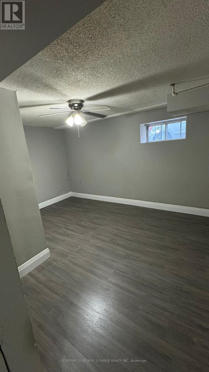 1022 Edgeleigh Avenue, Mississauga, Ontario  L5E 2G1 - Photo 38 - W12313547