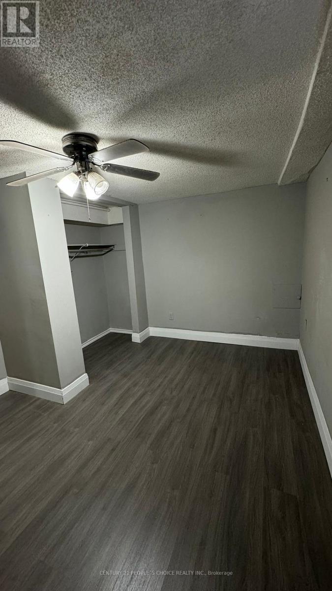 1022 Edgeleigh Avenue, Mississauga, Ontario  L5E 2G1 - Photo 39 - W12313547