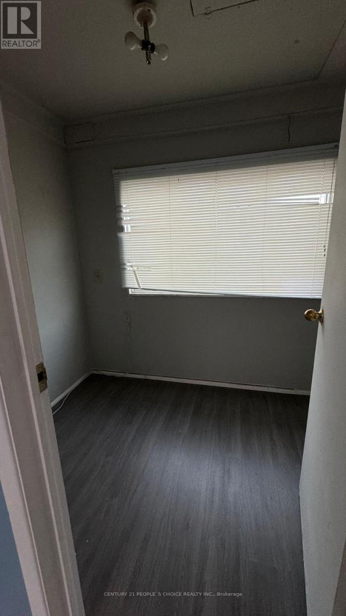 1022 Edgeleigh Avenue, Mississauga, Ontario  L5E 2G1 - Photo 40 - W12313547
