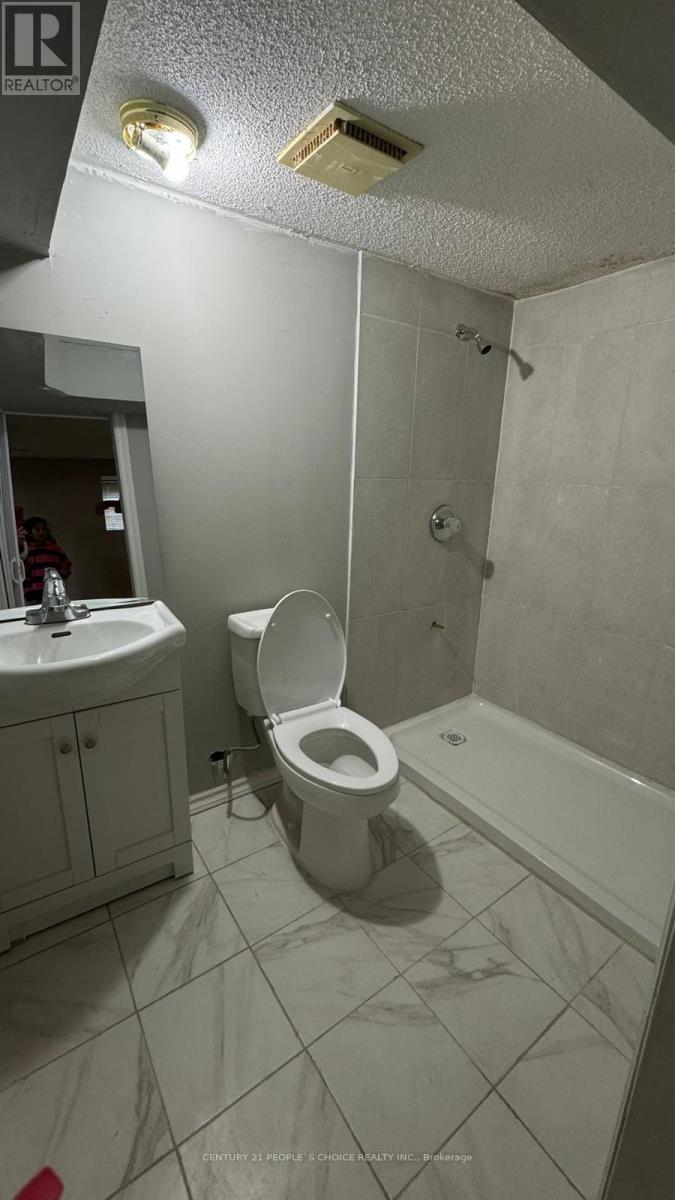 1022 Edgeleigh Avenue, Mississauga, Ontario  L5E 2G1 - Photo 43 - W12313547