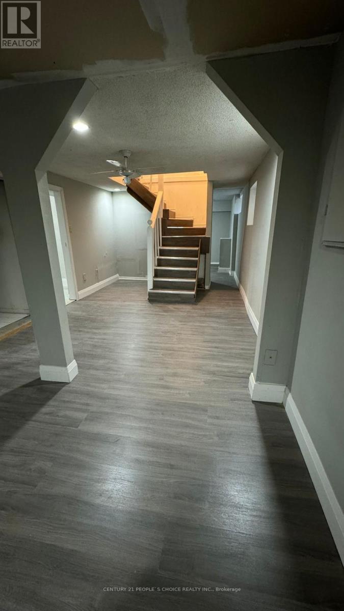 1022 Edgeleigh Avenue, Mississauga, Ontario  L5E 2G1 - Photo 44 - W12313547