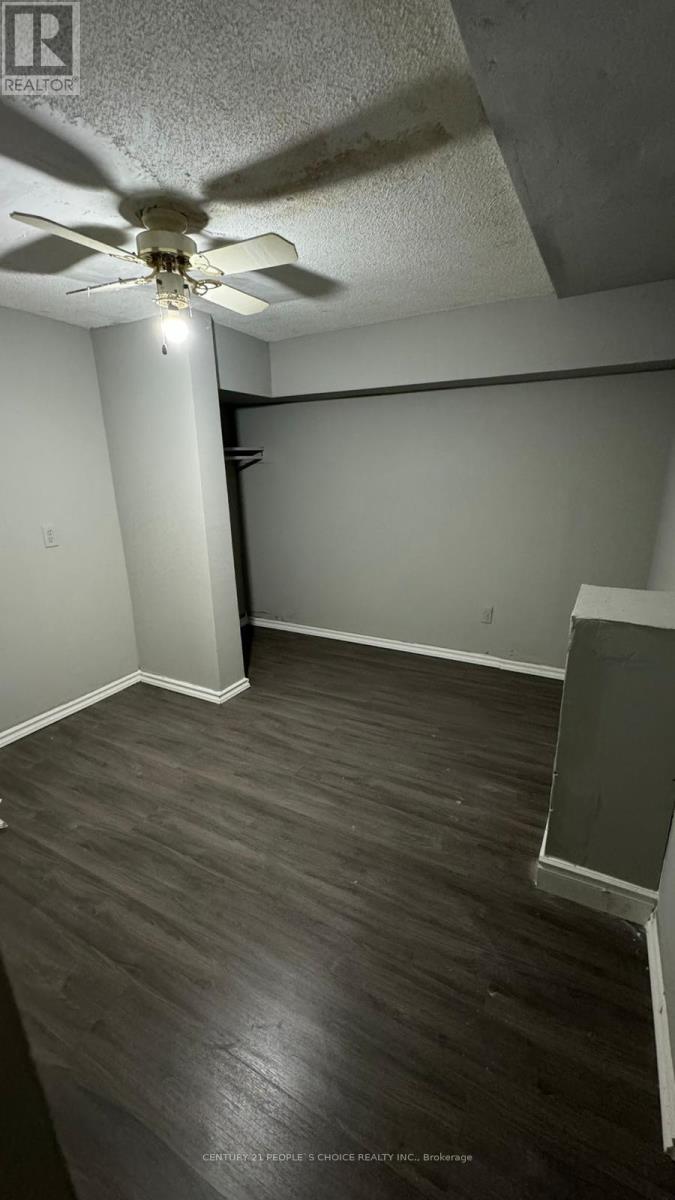 1022 Edgeleigh Avenue, Mississauga, Ontario  L5E 2G1 - Photo 45 - W12313547