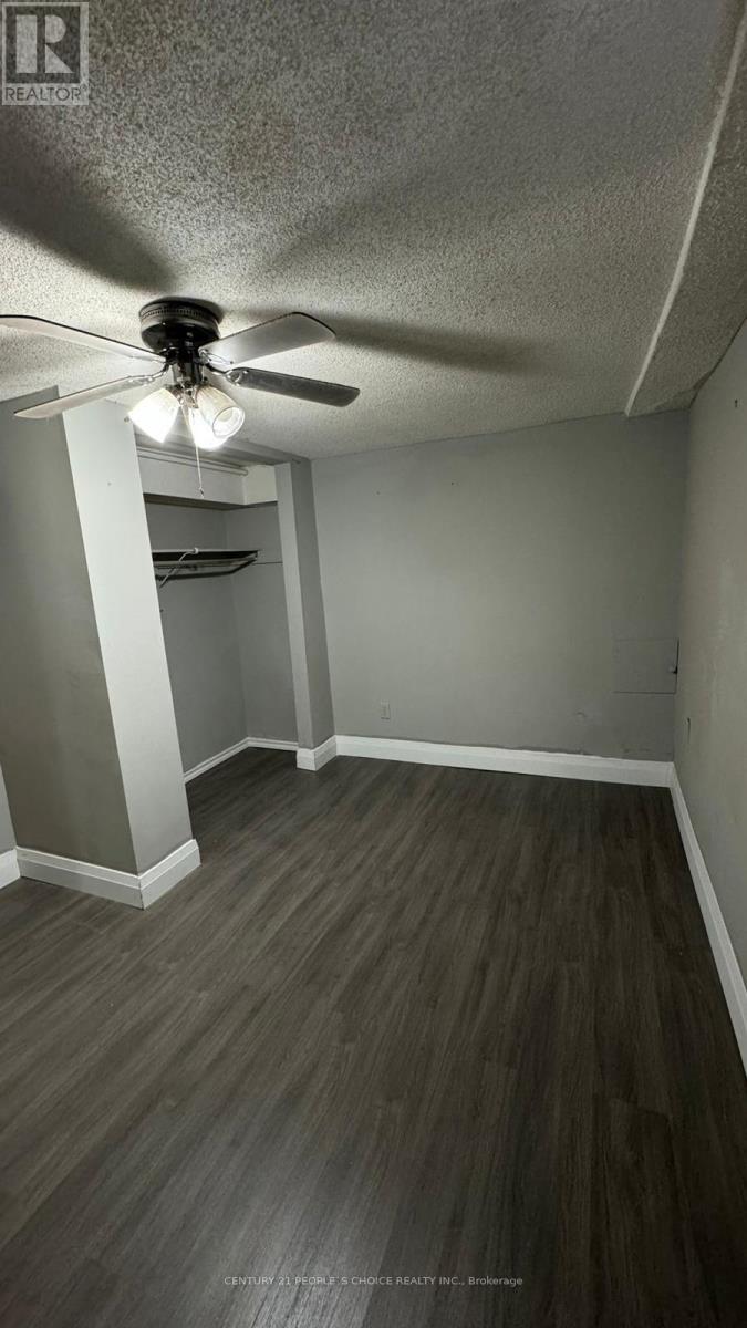 1022 Edgeleigh Avenue, Mississauga, Ontario  L5E 2G1 - Photo 48 - W12313547