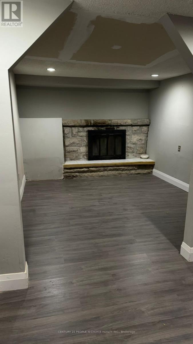 1022 Edgeleigh Avenue, Mississauga, Ontario  L5E 2G1 - Photo 50 - W12313547