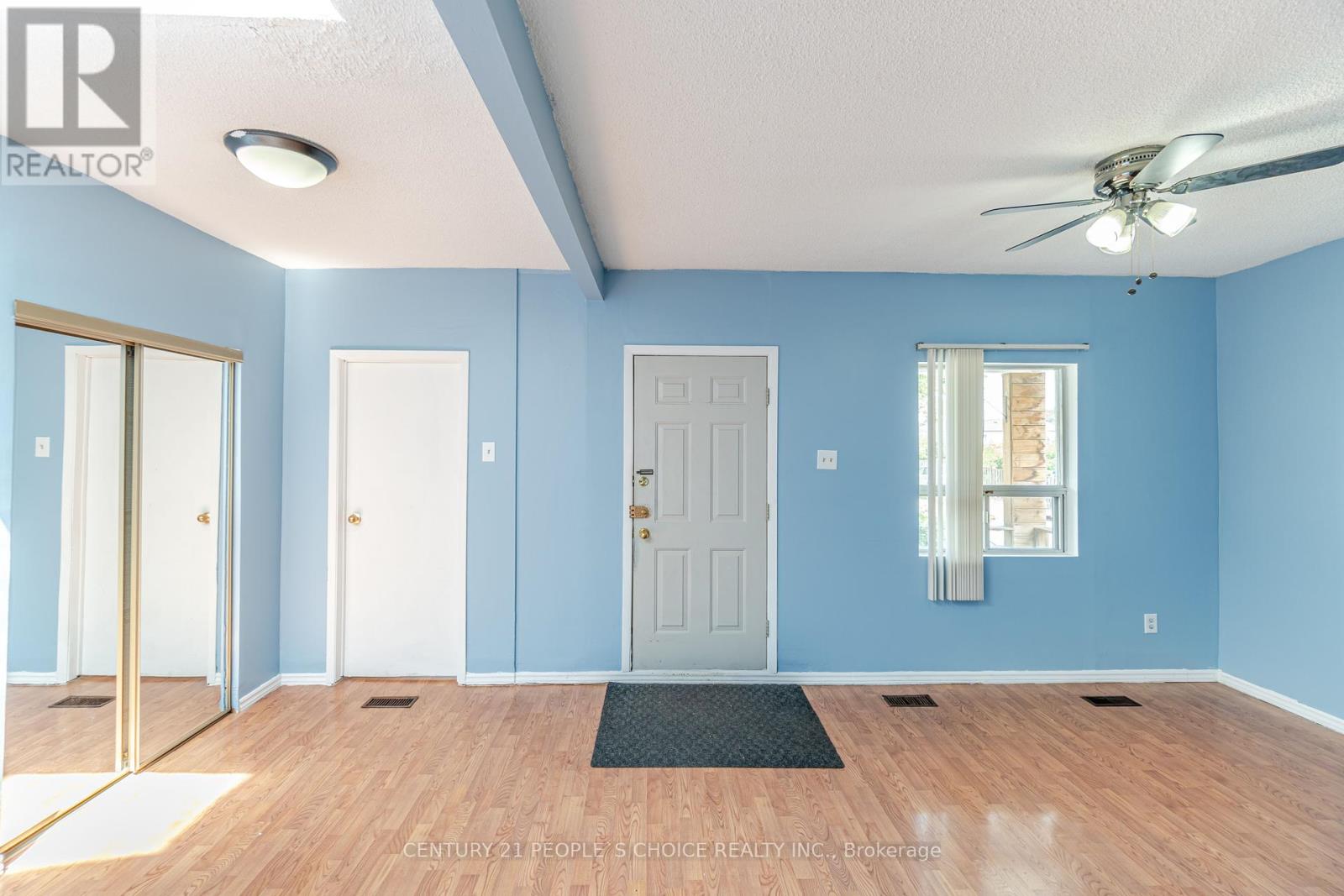 1022 Edgeleigh Avenue, Mississauga, Ontario  L5E 2G1 - Photo 6 - W12313547