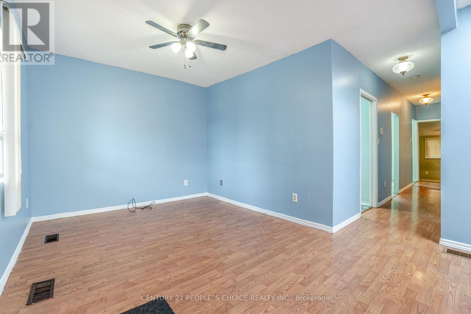1022 Edgeleigh Avenue, Mississauga, Ontario  L5E 2G1 - Photo 8 - W12313547