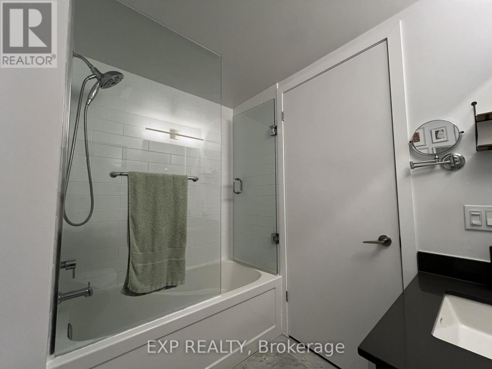 3007 - 2212 Lake Shore Boulevard W, Toronto, Ontario  M8V 0C2 - Photo 9 - W12313571