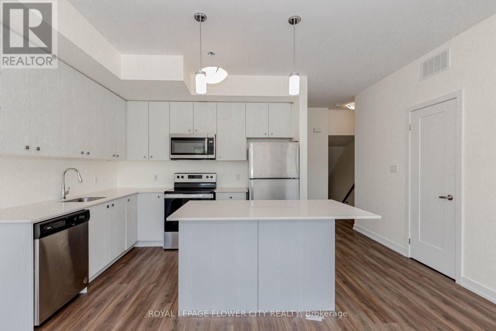 C13 - 10 Palace Street, Kitchener, Ontario  N2E 0J3 - Photo 10 - X12313493