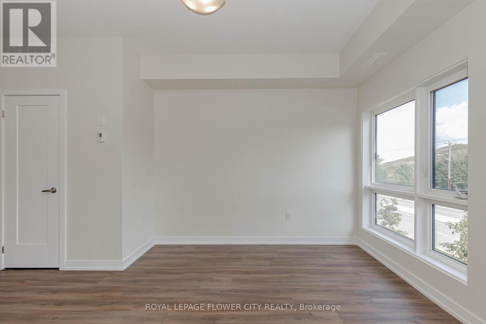 C13 - 10 Palace Street, Kitchener, Ontario  N2E 0J3 - Photo 12 - X12313493