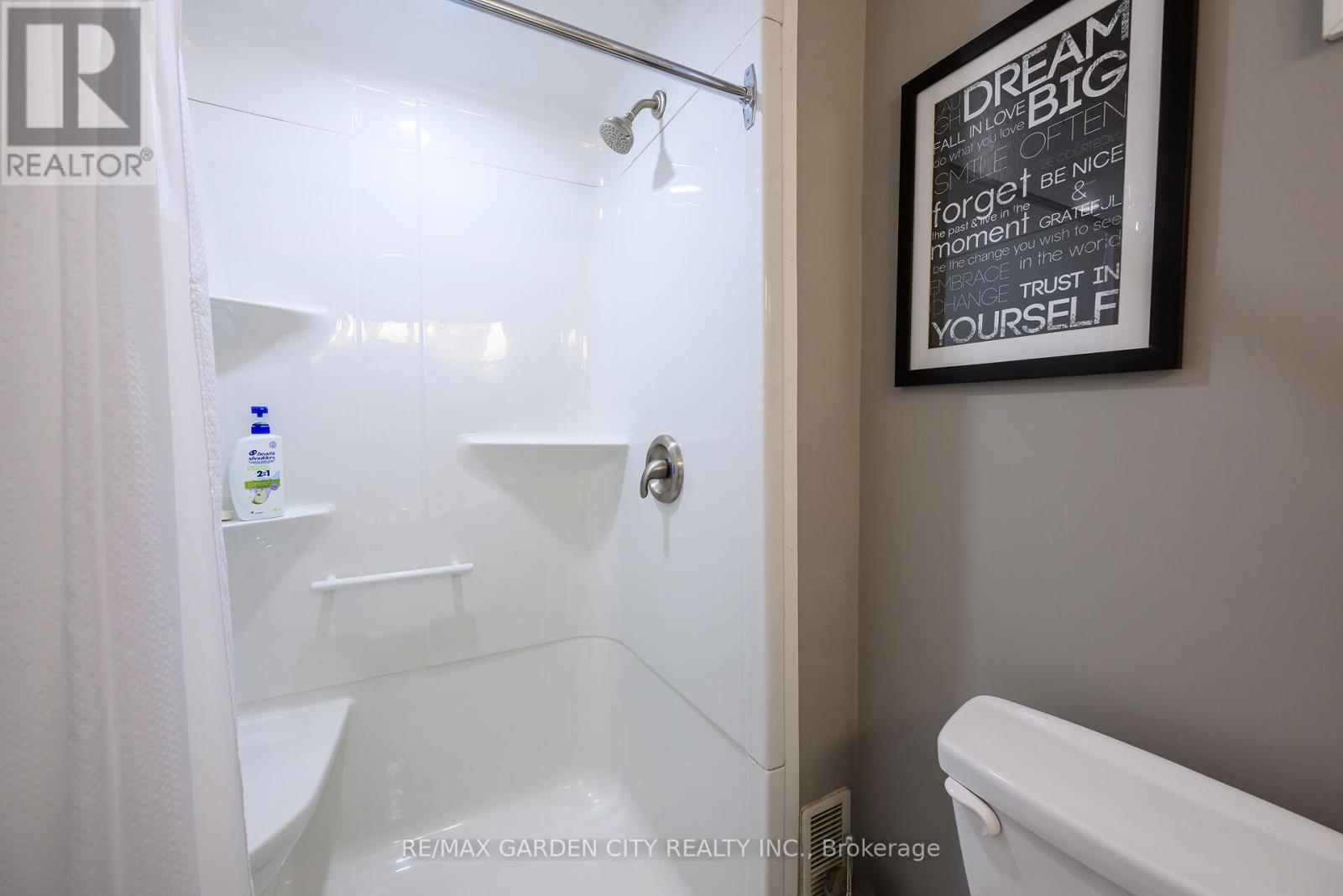 8 Bendamere Drive, Grimsby, Ontario  L3M 2N3 - Photo 33 - X12313550