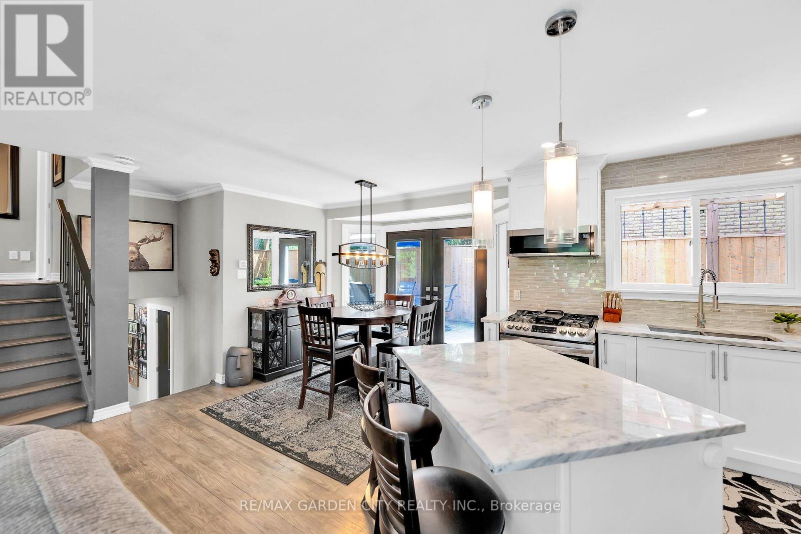 8 Bendamere Drive, Grimsby, Ontario  L3M 2N3 - Photo 9 - X12313550