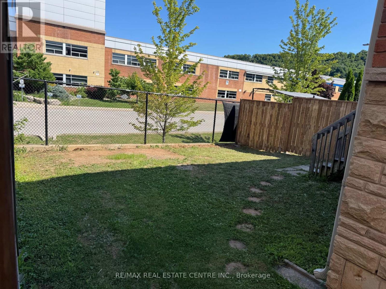 27 Hemlock Way, Grimsby, Ontario  L3M 0A7 - Photo 4 - X12313601