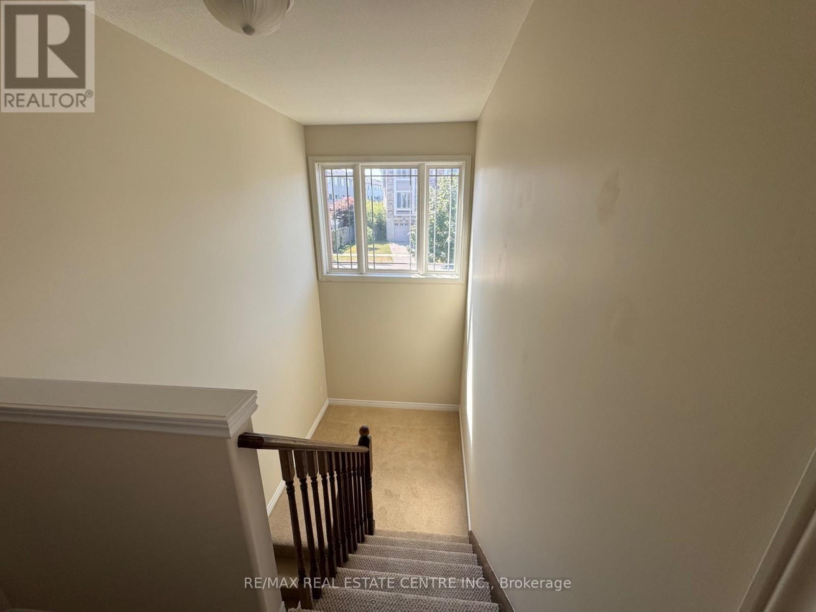27 Hemlock Way, Grimsby, Ontario  L3M 0A7 - Photo 5 - X12313601