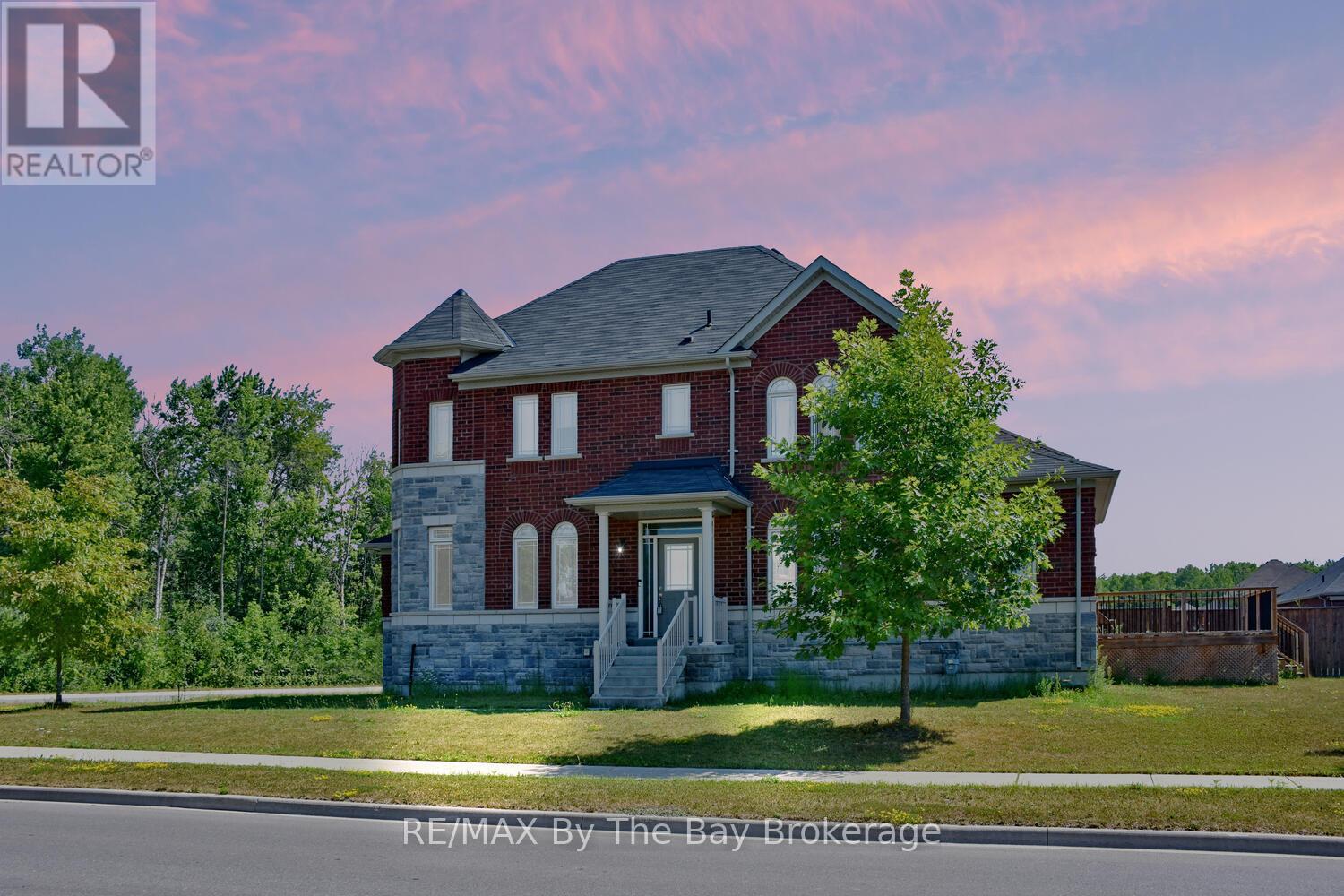 52 Pearl Street, Wasaga Beach, Ontario  L9Z 0G8 - Photo 1 - S12313704