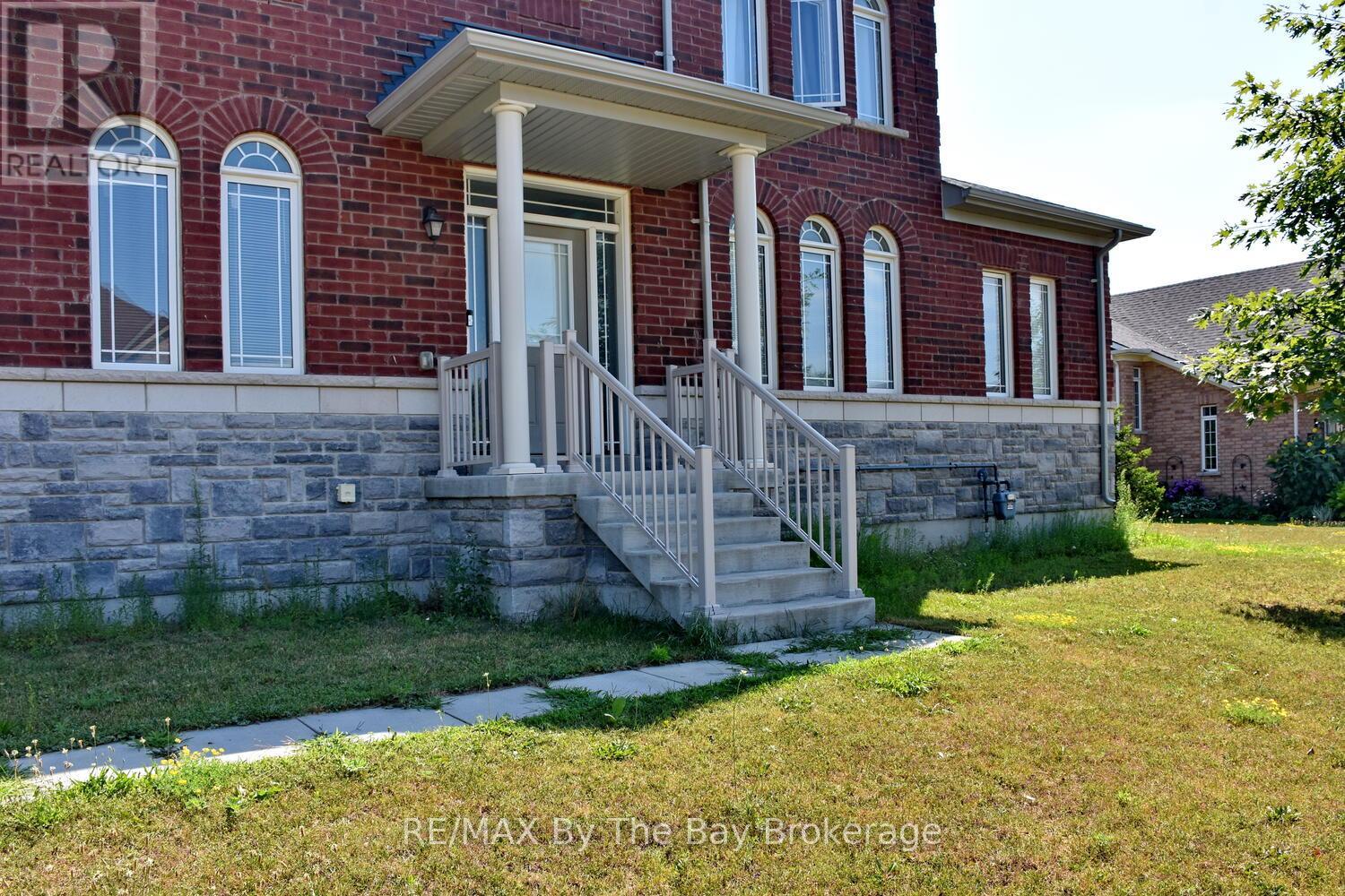 52 Pearl Street, Wasaga Beach, Ontario  L9Z 0G8 - Photo 2 - S12313704