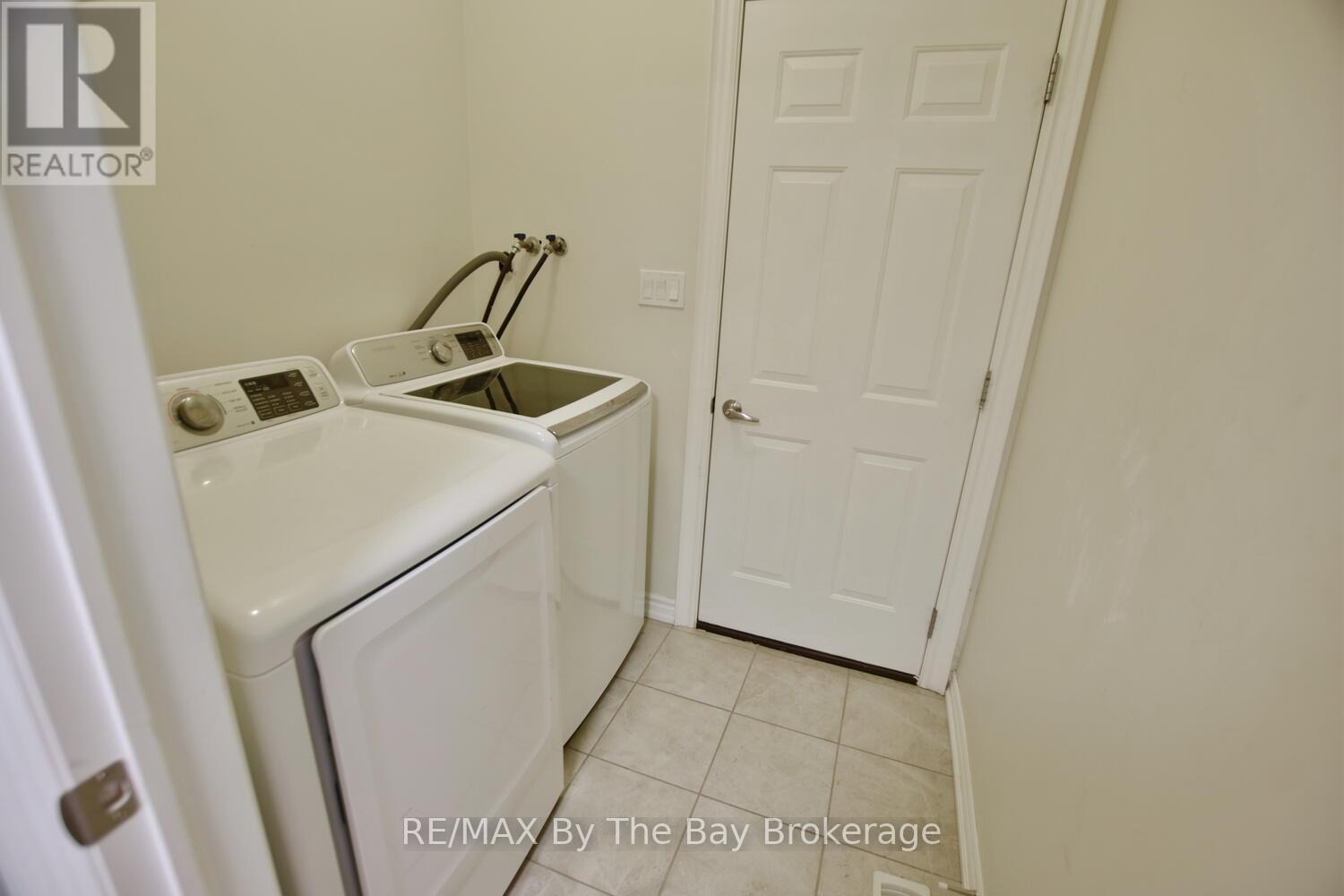 52 Pearl Street, Wasaga Beach, Ontario  L9Z 0G8 - Photo 22 - S12313704