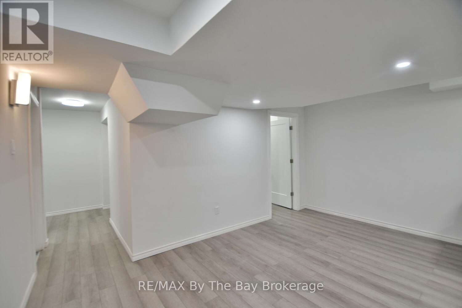 52 Pearl Street, Wasaga Beach, Ontario  L9Z 0G8 - Photo 26 - S12313704