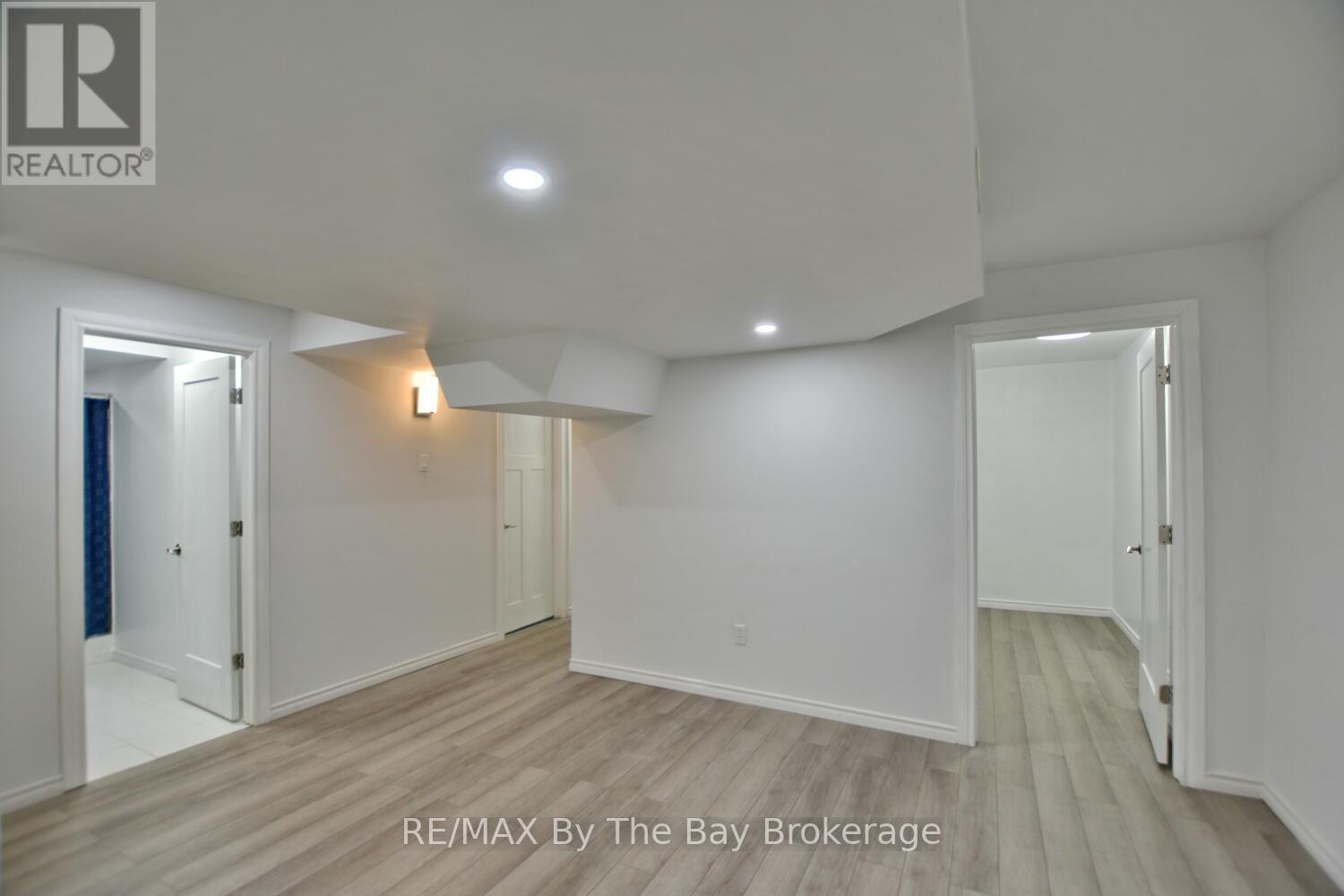 52 Pearl Street, Wasaga Beach, Ontario  L9Z 0G8 - Photo 27 - S12313704