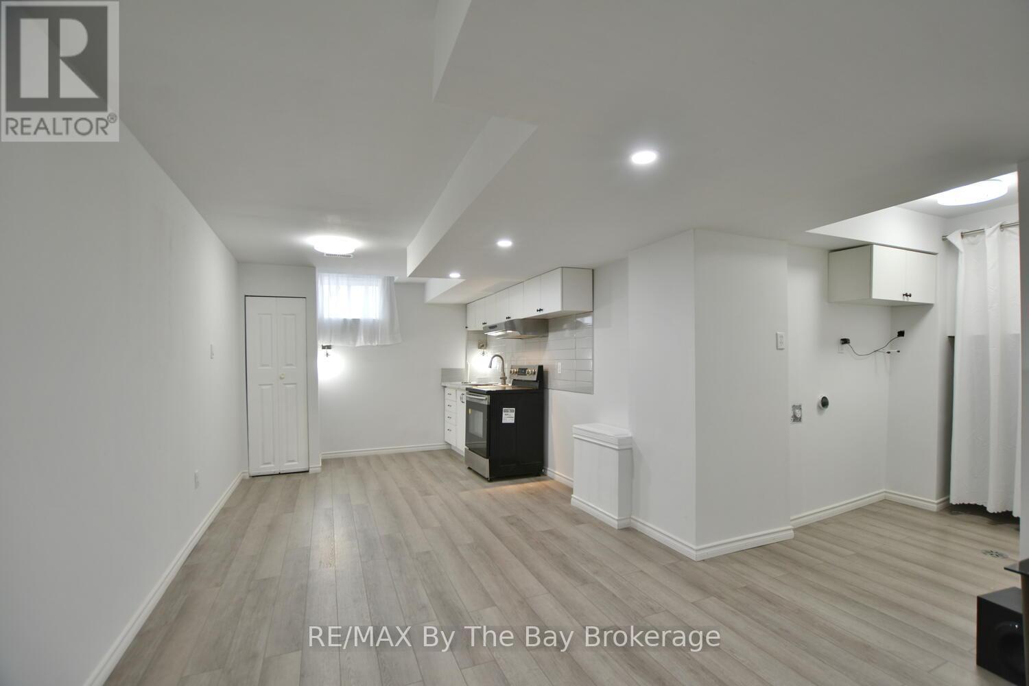 52 Pearl Street, Wasaga Beach, Ontario  L9Z 0G8 - Photo 28 - S12313704