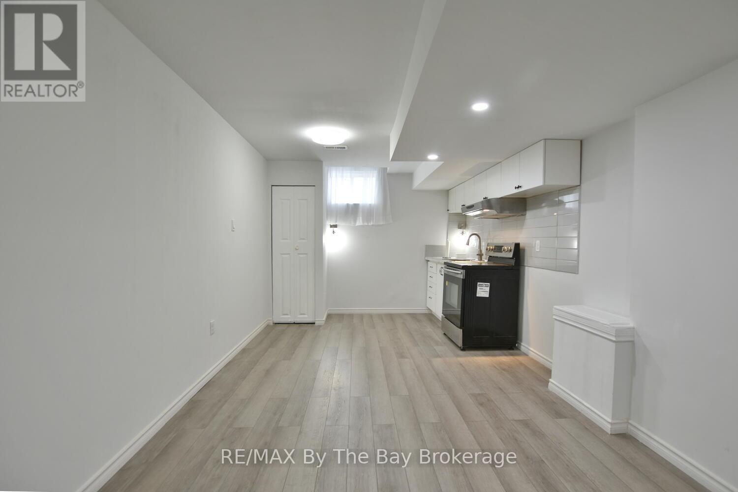52 Pearl Street, Wasaga Beach, Ontario  L9Z 0G8 - Photo 29 - S12313704